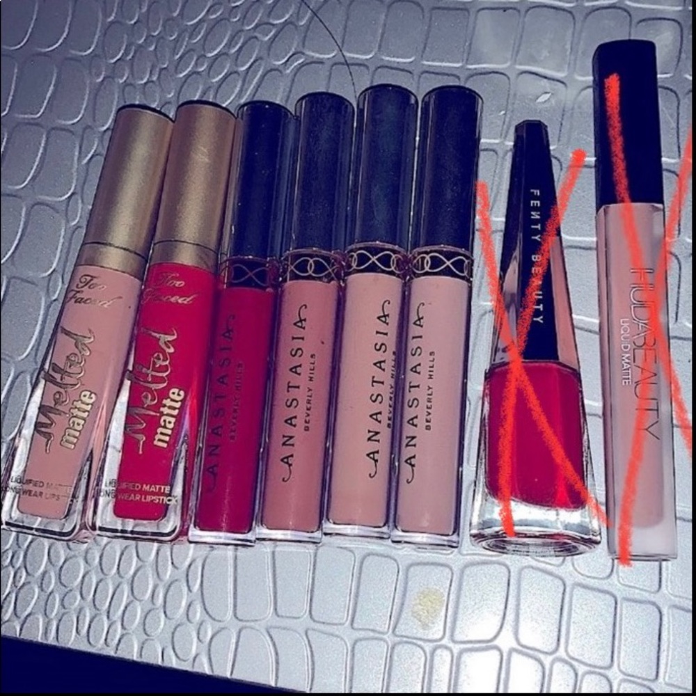 4 LIQUID LIPSTICKS